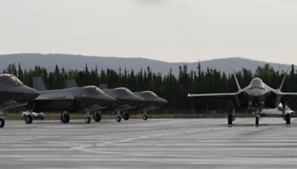 50分钟空中通话，5名专家远程支援，为何仍救不了一架F-35？美军公布F-35坠毁细节