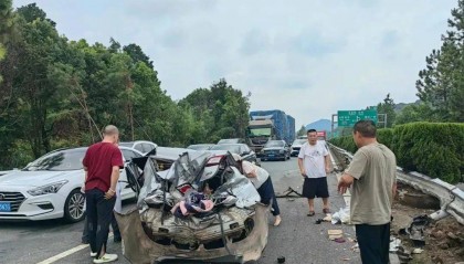 宜昌人尤田苗，高速上突然停车