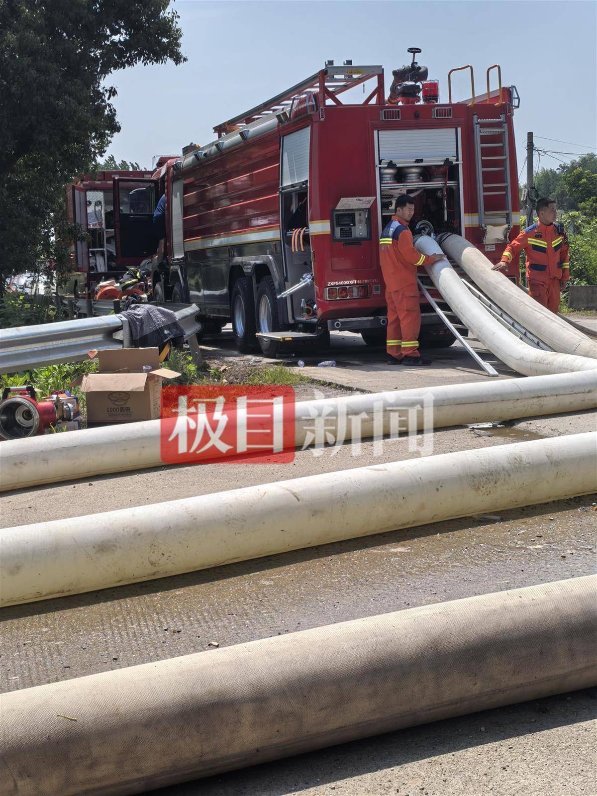 已致9人遇难！直击湖南临澧烟花爆炸事故现场：烟花公司三面环山，多排厂房已完全坍塌