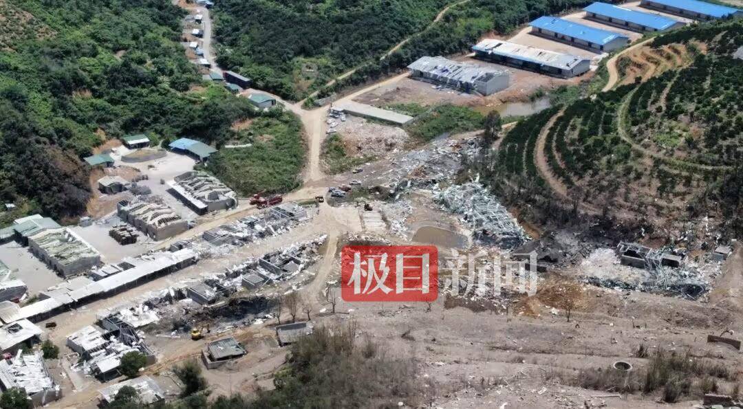 已致9人遇难！直击湖南临澧烟花爆炸事故现场：烟花公司三面环山，多排厂房已完全坍塌