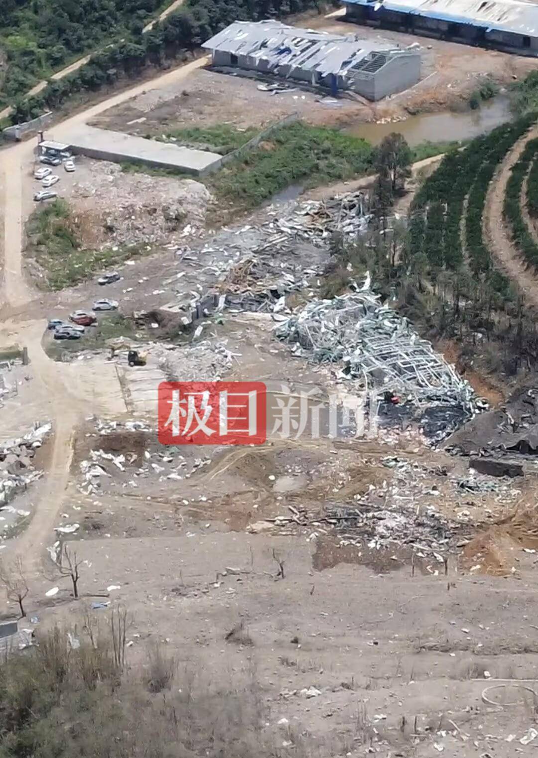 已致9人遇难！直击湖南临澧烟花爆炸事故现场：烟花公司三面环山，多排厂房已完全坍塌