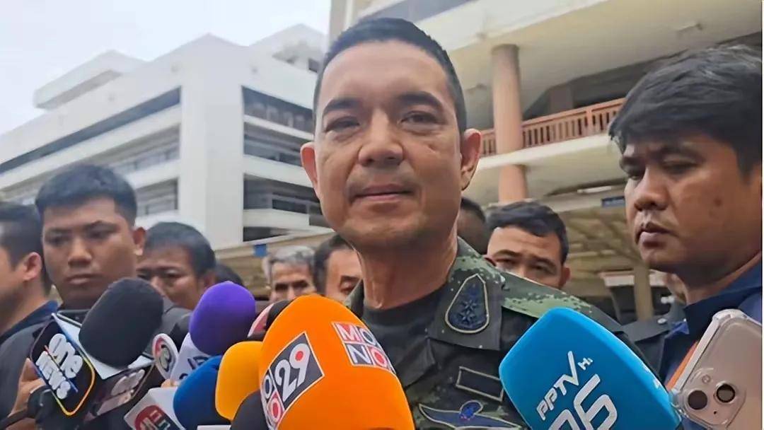 邀47国武官见证,佩通坦抓到洪森破绽,能否打一场漂亮翻身仗?