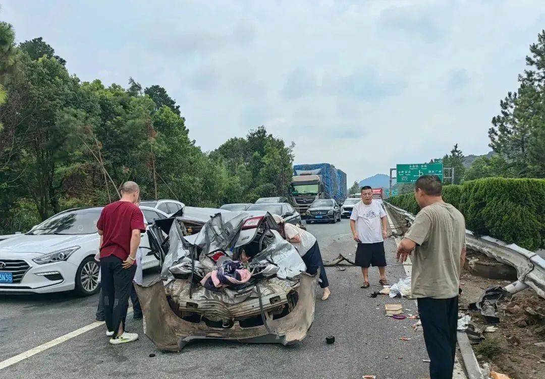 宜昌人尤田苗，高速上突然停车