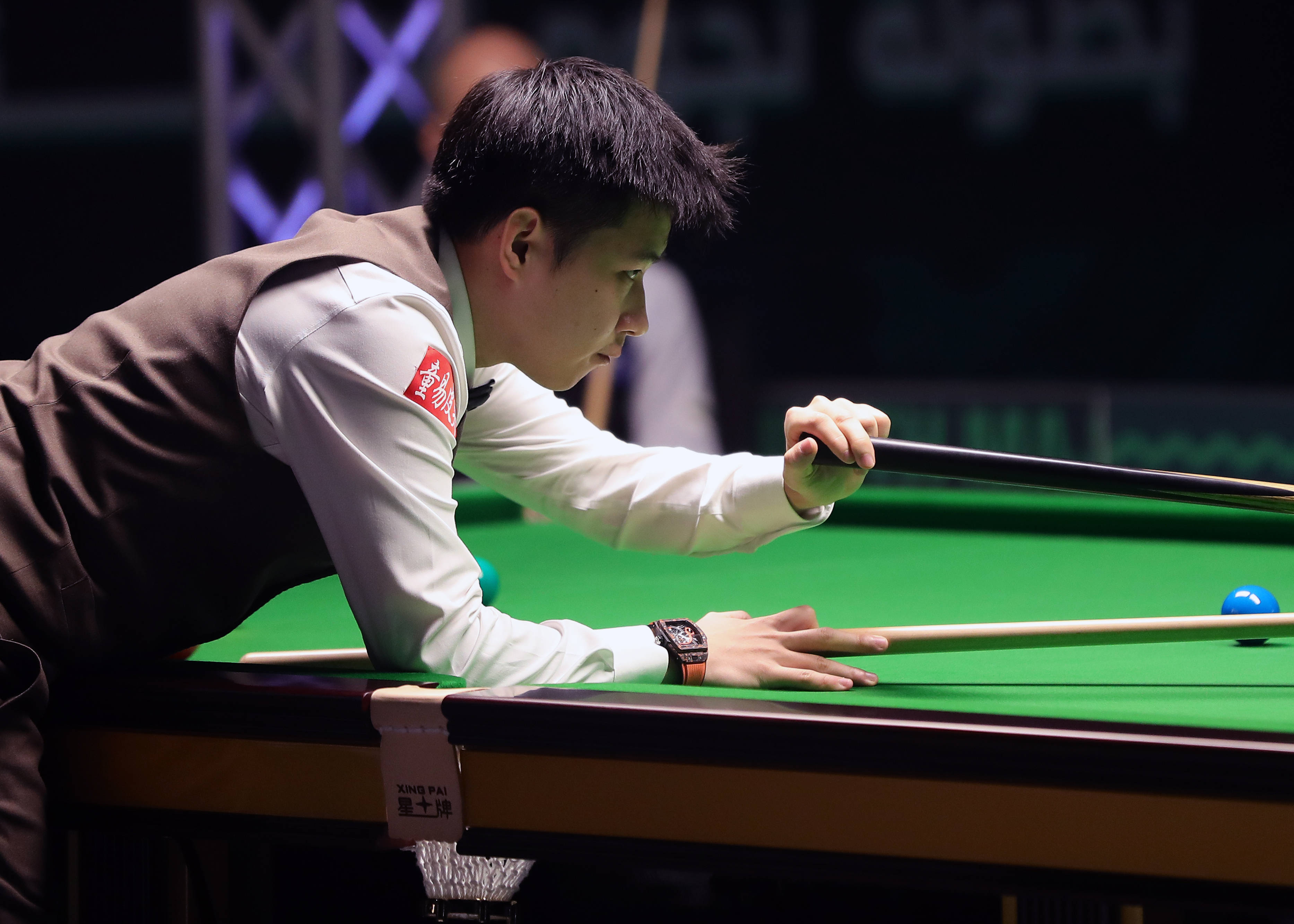 （体育）斯诺克——沙特大师赛：赵心童晋级16强