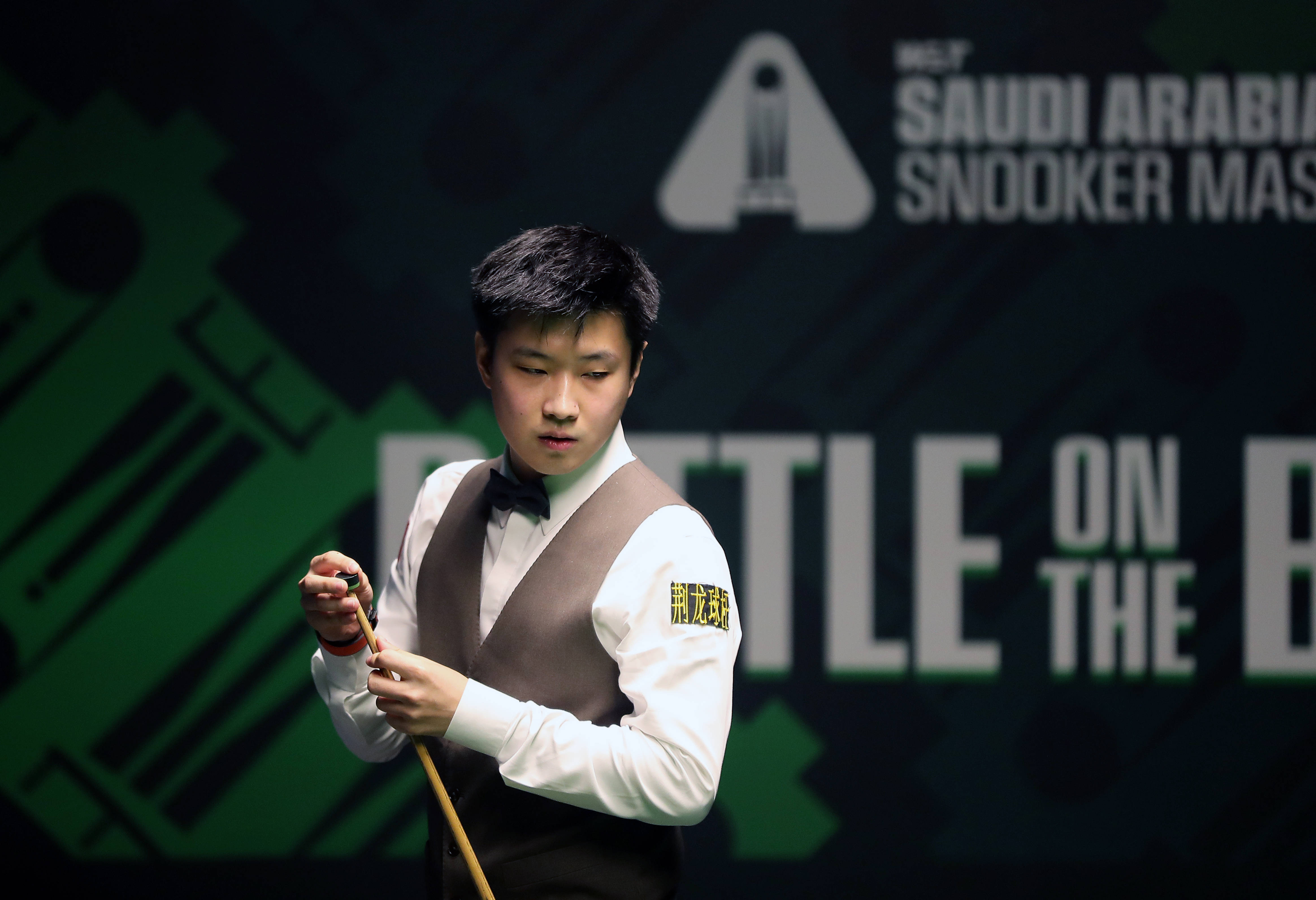 （体育）斯诺克——沙特大师赛：赵心童晋级16强