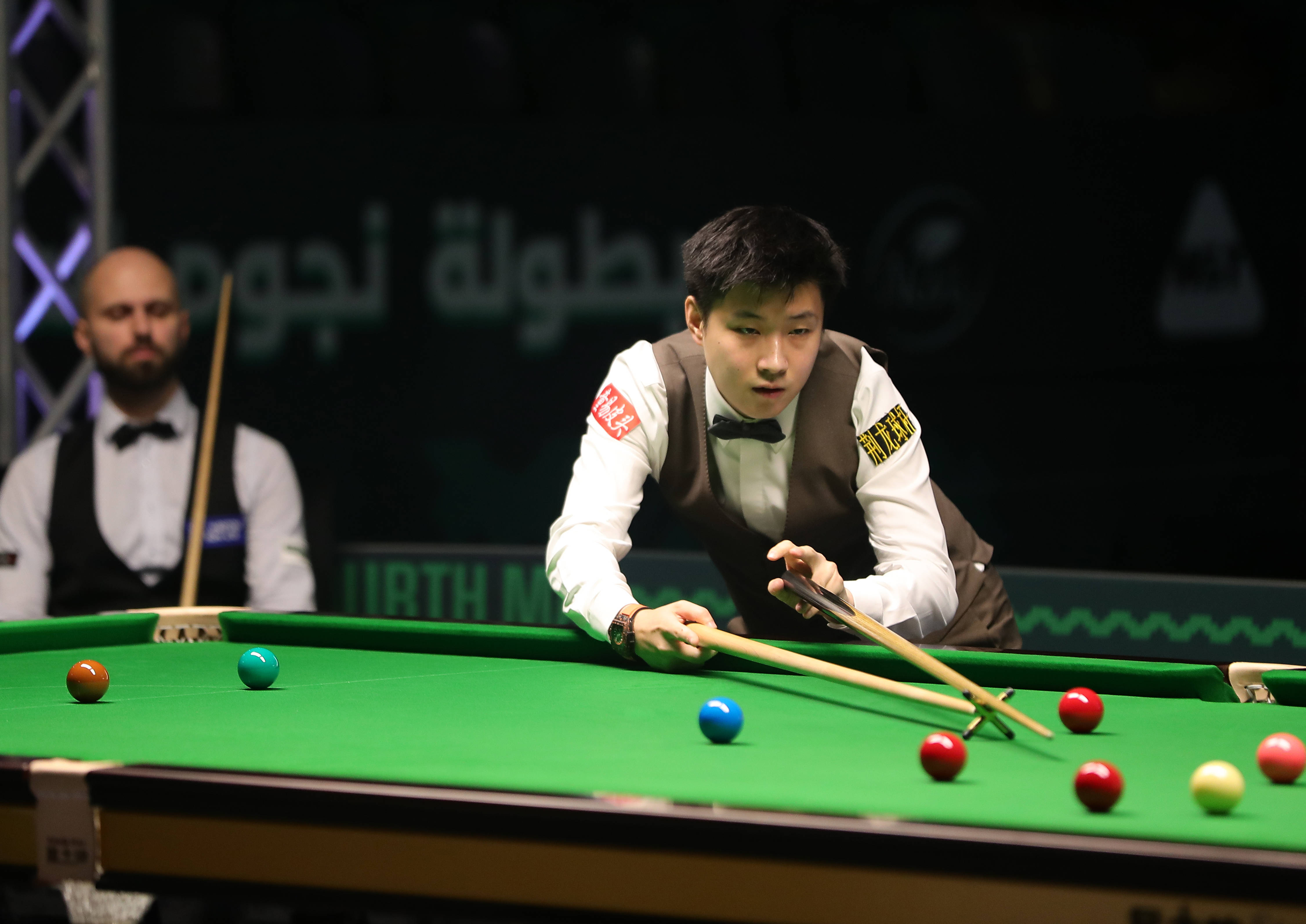 （体育）斯诺克——沙特大师赛：赵心童晋级16强