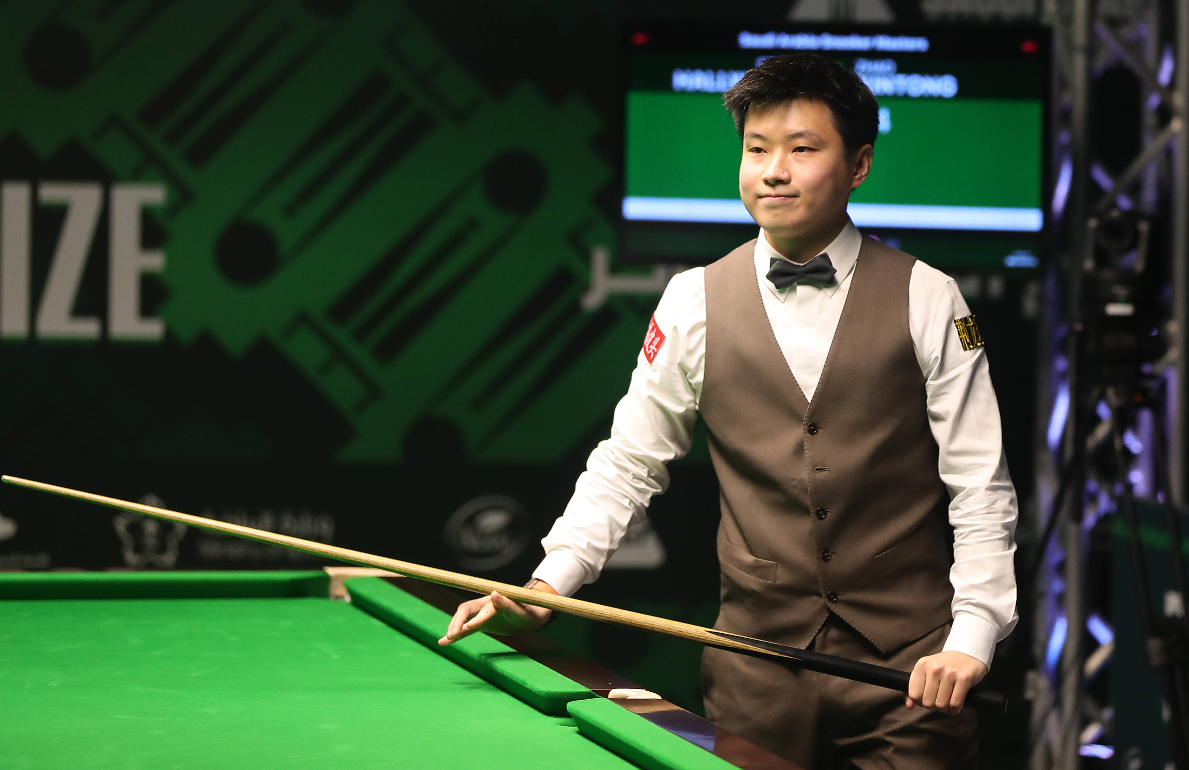 （体育）斯诺克——沙特大师赛：赵心童晋级16强