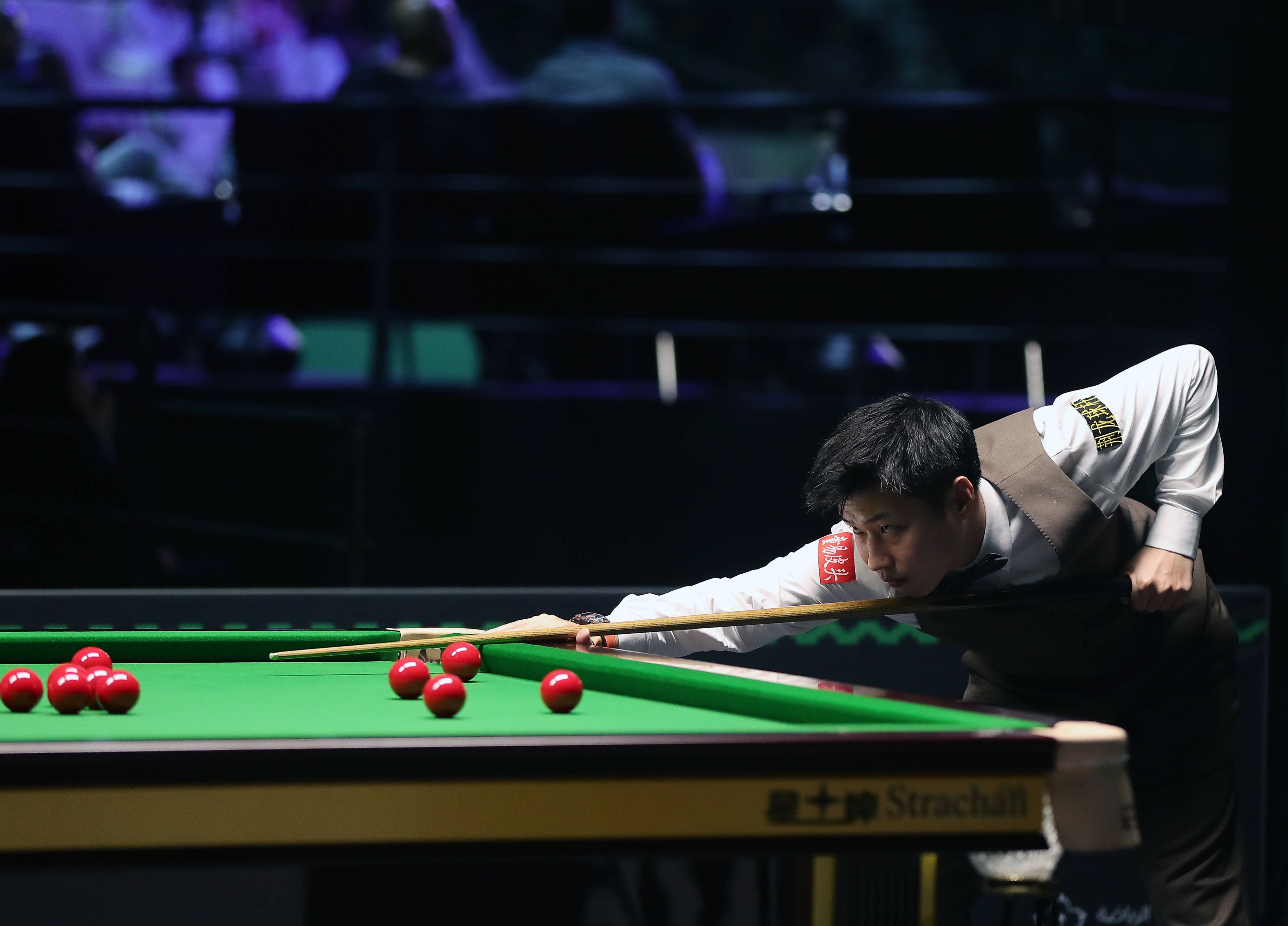 （体育）斯诺克——沙特大师赛：赵心童晋级16强