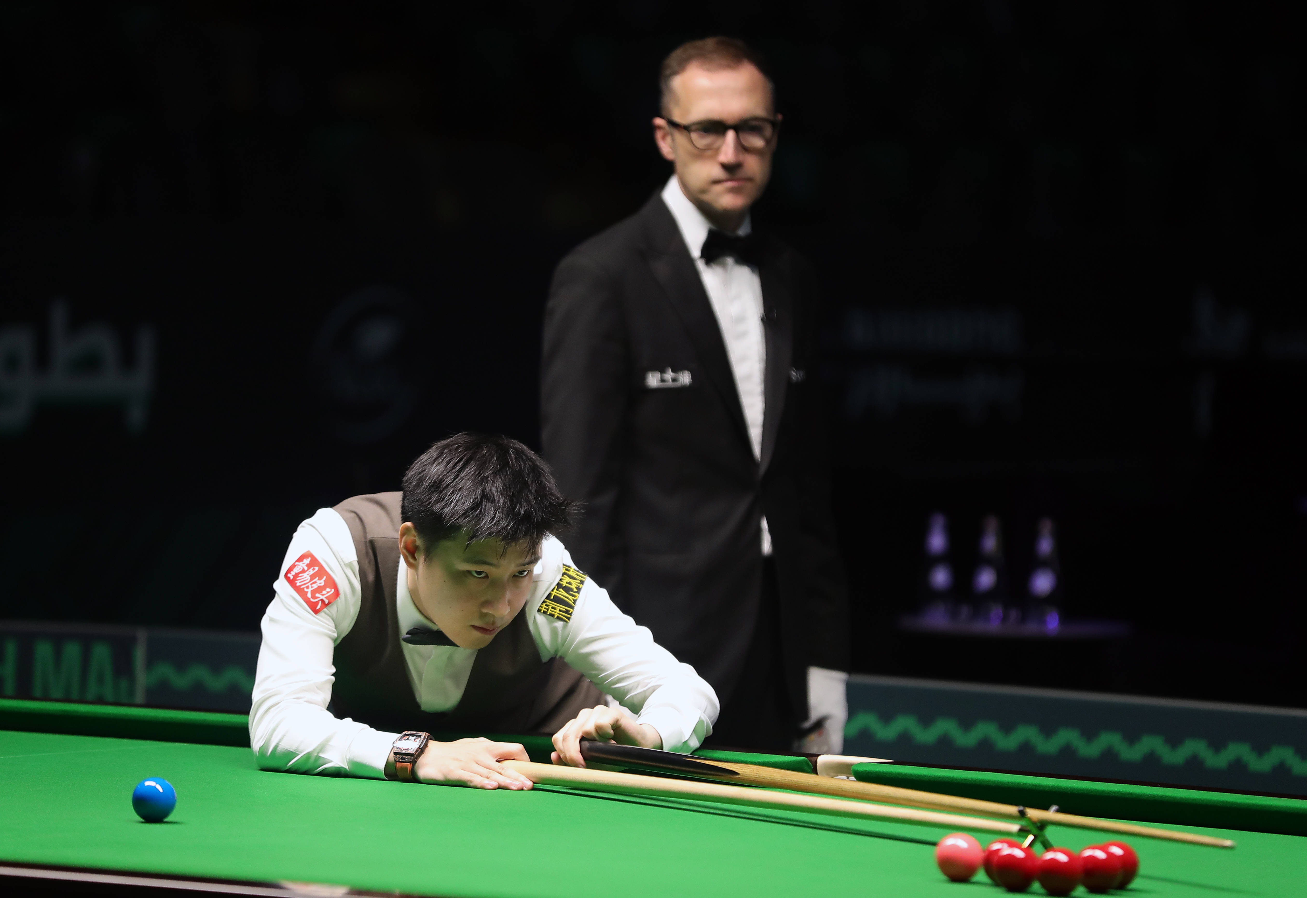 （体育）斯诺克——沙特大师赛：赵心童晋级16强