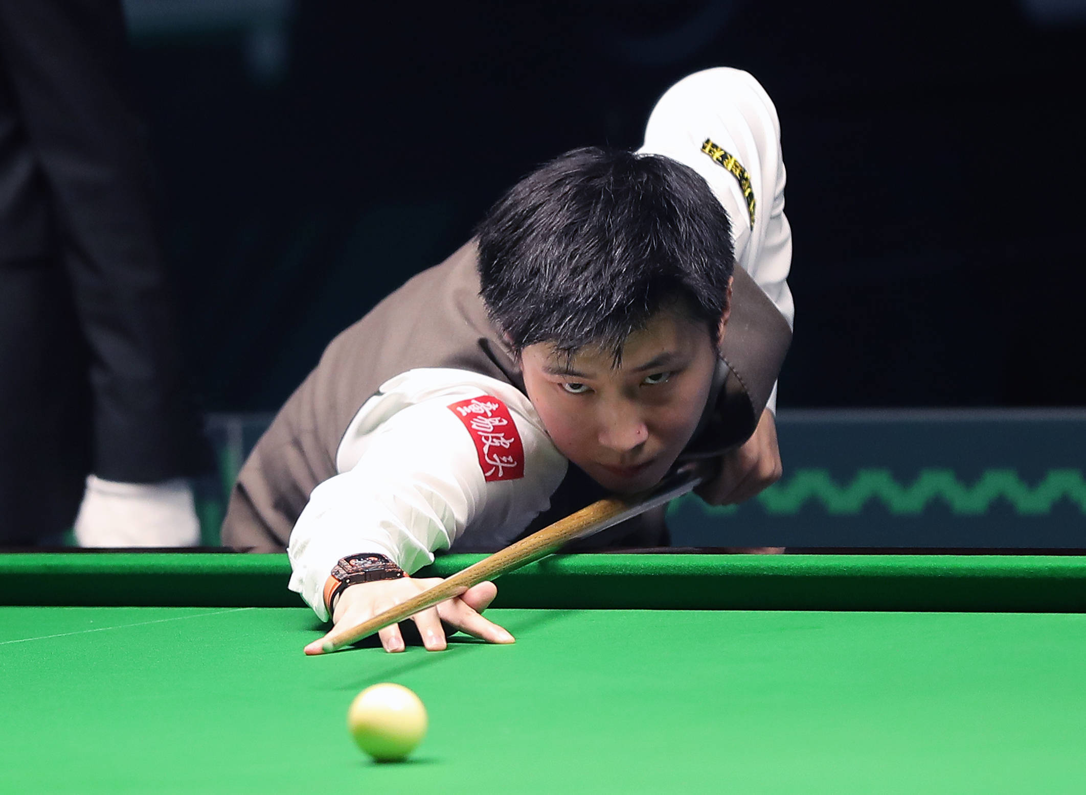 （体育）斯诺克——沙特大师赛：赵心童晋级16强