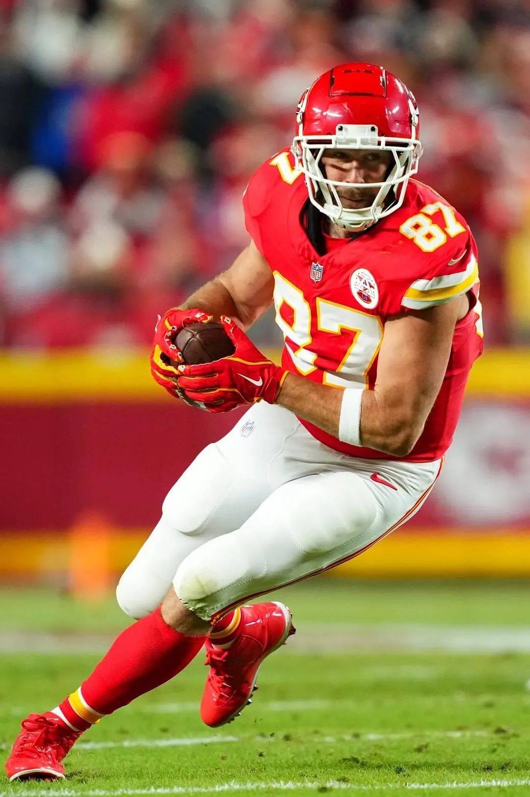 她,订婚,全网沸腾!