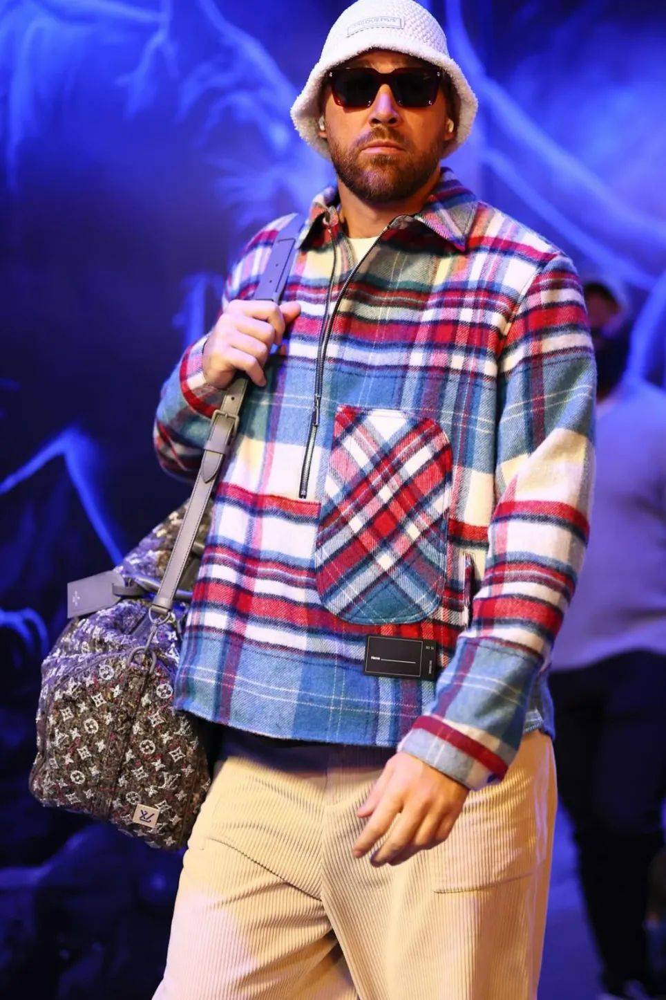 她,订婚,全网沸腾!