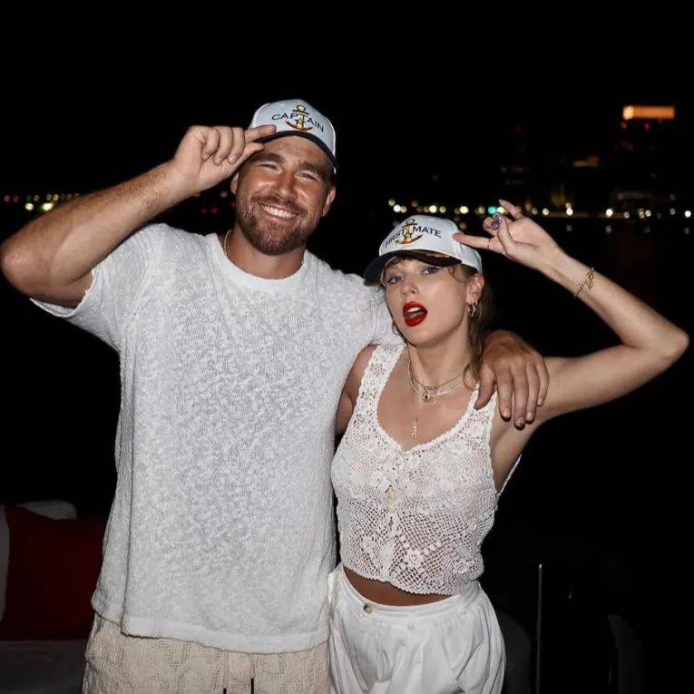 她,订婚,全网沸腾!