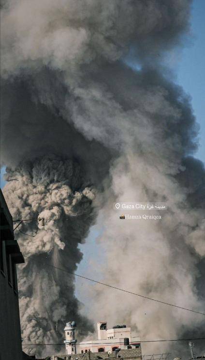 突发开战!以色列35辆自爆车深夜开炸,炸死百人,敢死队RPG反击