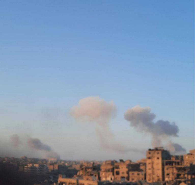 突发开战!以色列35辆自爆车深夜开炸,炸死百人,敢死队RPG反击