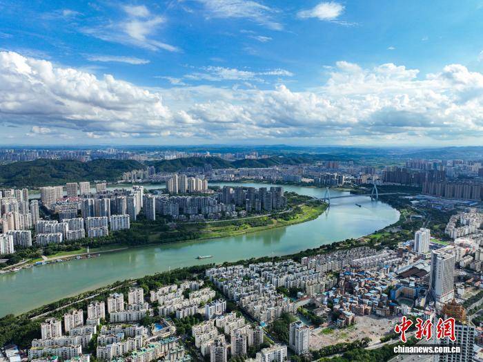 晴空下的广西南宁