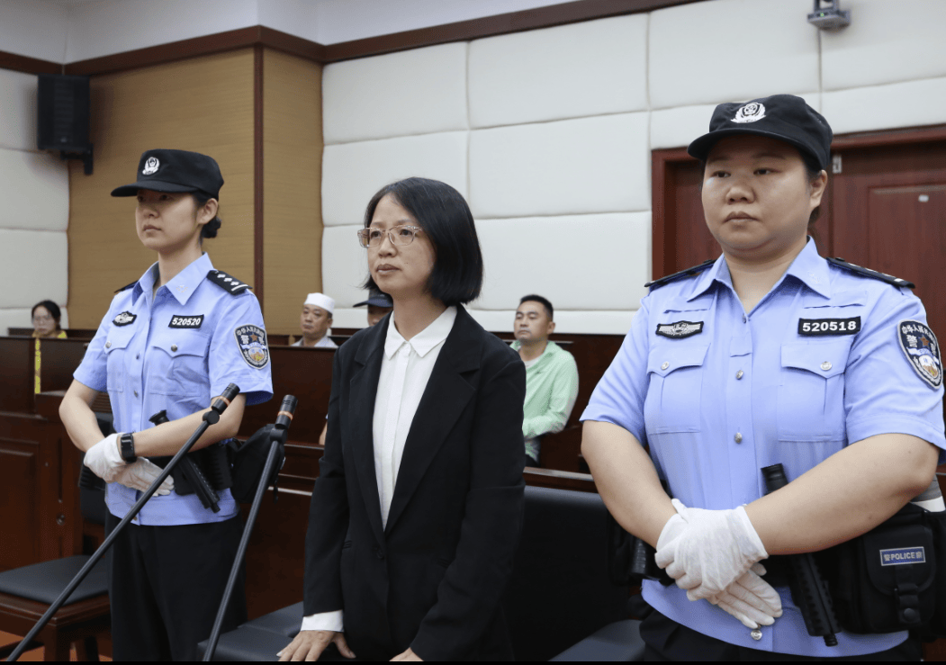 敛财5448万元，女厅官杨慧当庭认罪！“为了一栋别墅，把努力大半生的政治生命和人身自由全赔进去了”