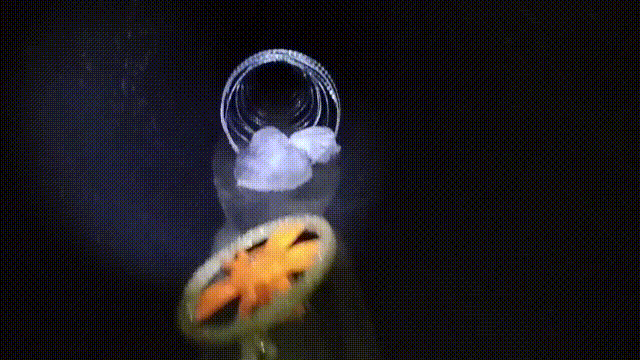 俄军敢死队爬了4天管道，一下子杀入库皮扬斯克市，打懵守城乌军