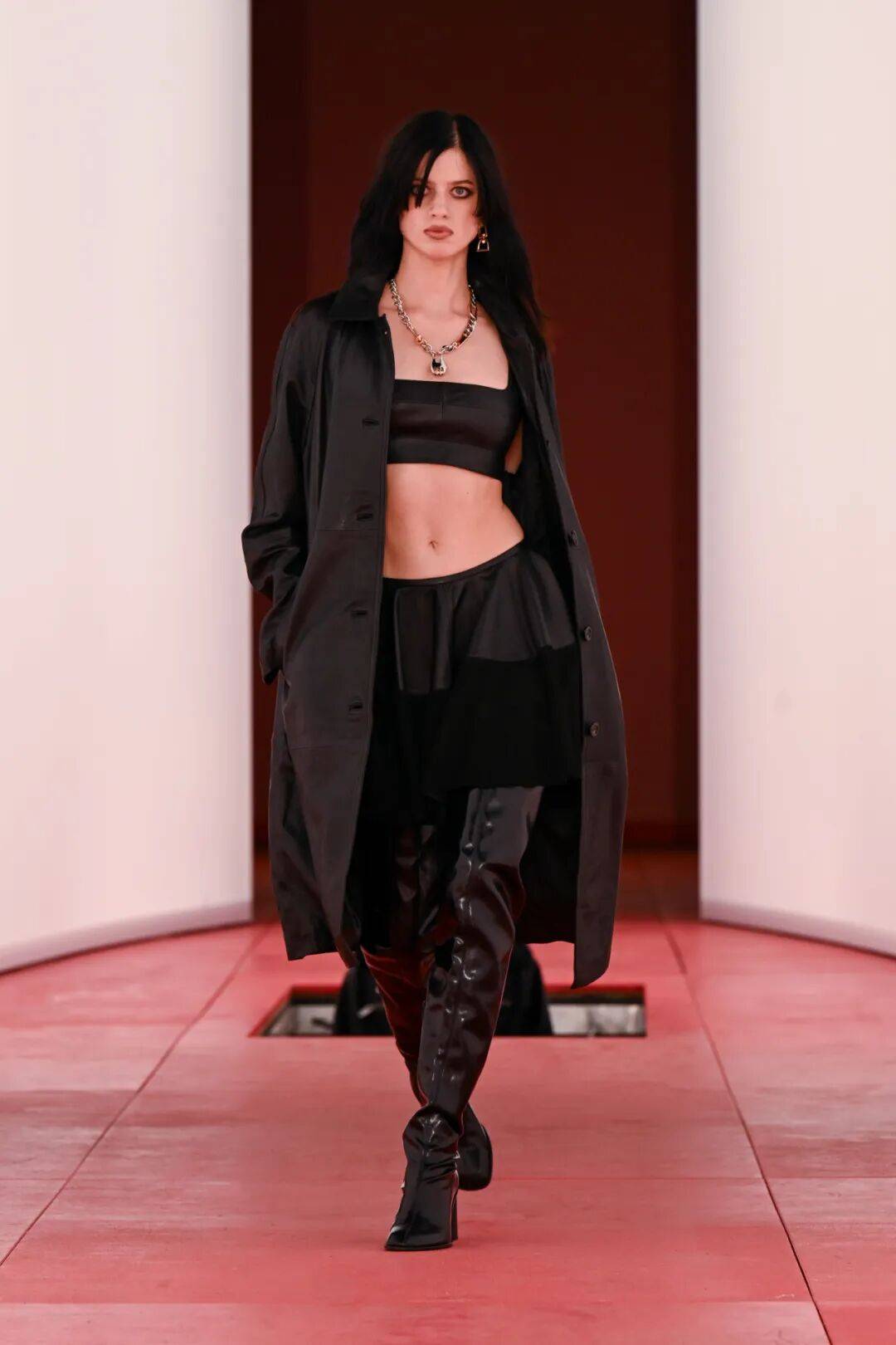 阔别七年重返T台的H&amp;M，终于暴露野心了