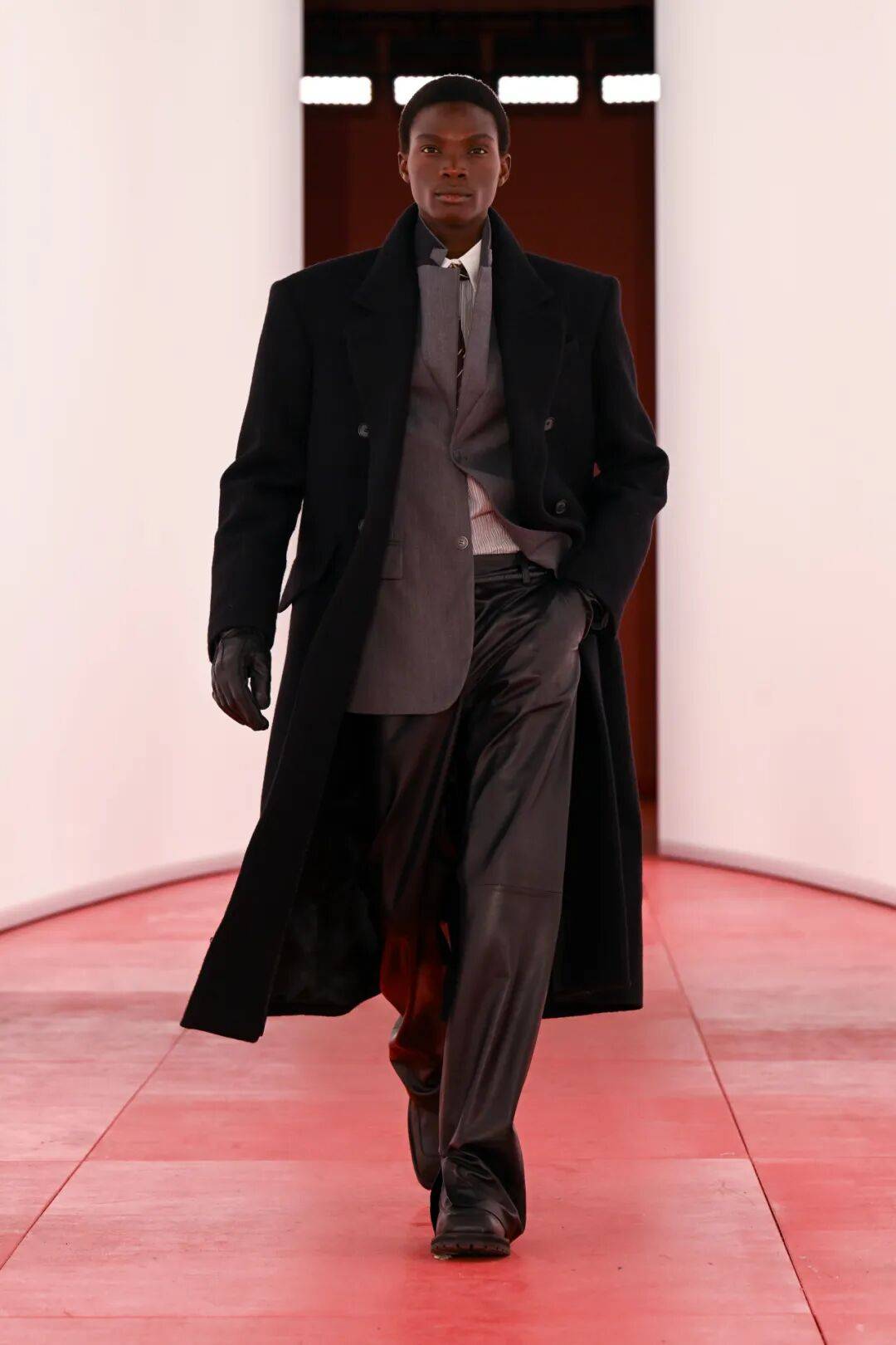 阔别七年重返T台的H&amp;M，终于暴露野心了